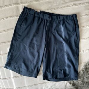 NWT! Men’s Greg Norman Navy Blue Shorts, M